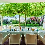 715 - Our Retreat Vila *