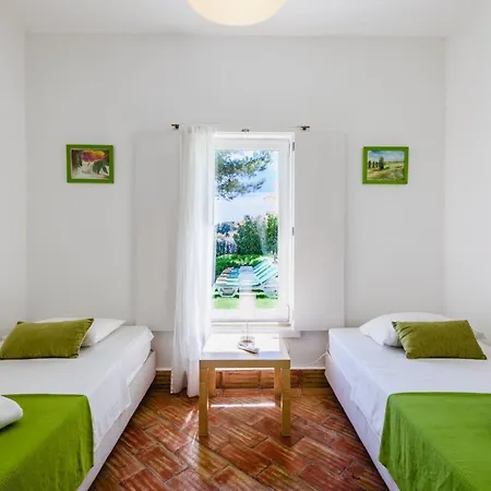 715 - Our Retreat אלבופיירה